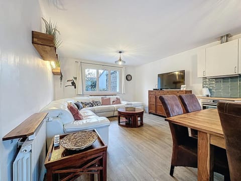 Kitchen or kitchenette, Living room, pet friendly