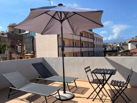 View (from property/room), Balcony/Terrace, sunbed