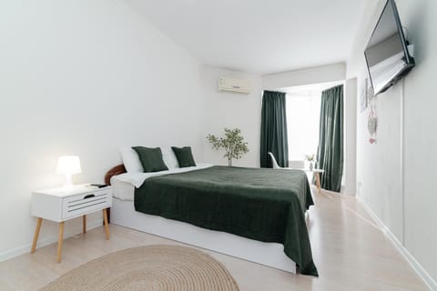 Bed, TV and multimedia, Bedroom, air conditioner