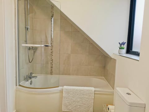 Modern Town Center Apartment Apartment in South Cambridgeshire District