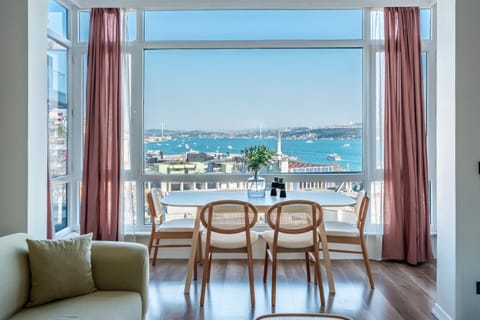 Living room, Dining area, Sea view