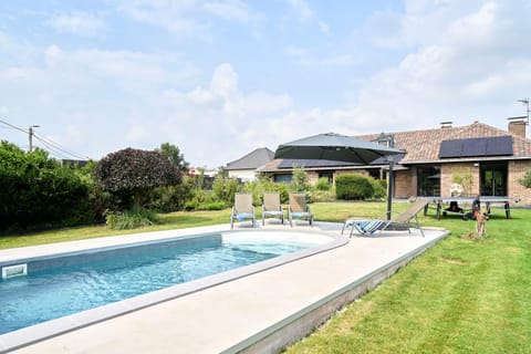 Property building, Patio, Day, Garden view, Pool view, Swimming pool, sunbed