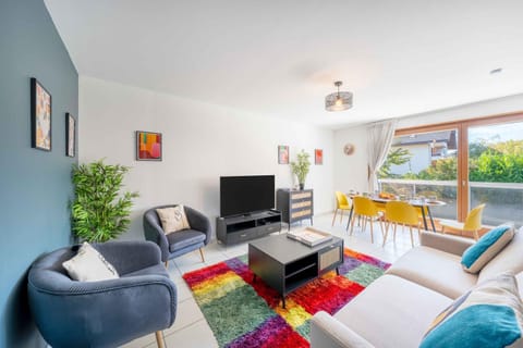 TV and multimedia, Living room, Dining area