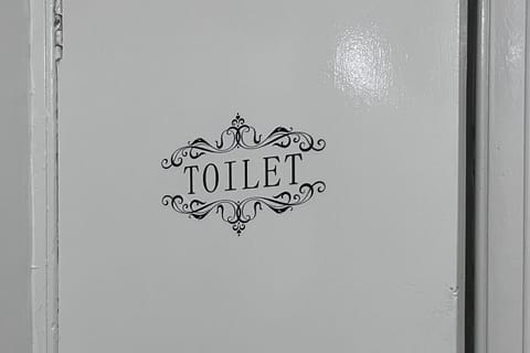 2 Bed Flat - Street Parking Apartment in Glasgow