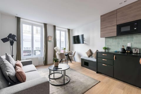 Kitchen or kitchenette, Seating area, Dining area