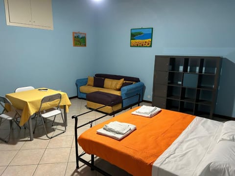 Photo of the whole room, Seating area