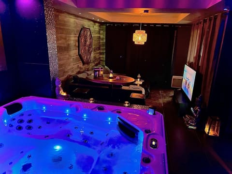 Hot Tub, Living room