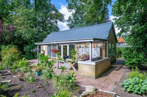 Property building, Patio, Garden, Garden, Balcony/Terrace, Garden view