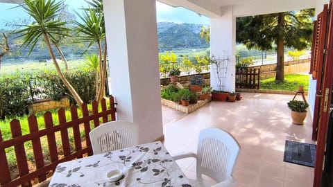 Patio, Day, Natural landscape, Garden, View (from property/room), Balcony/Terrace, Garden view, Mountain view