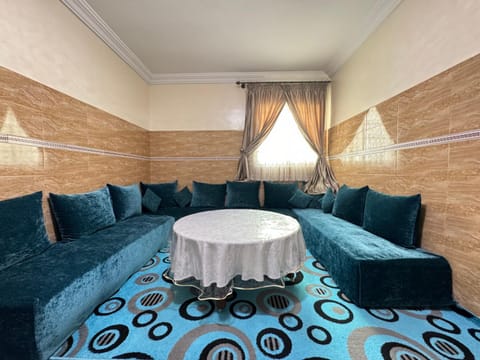 Living room, Photo of the whole room, Seating area