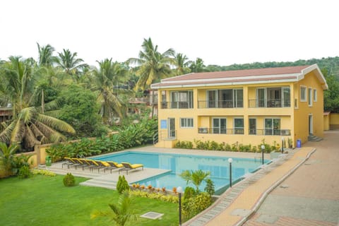Property building, Garden, Pool view, Swimming pool