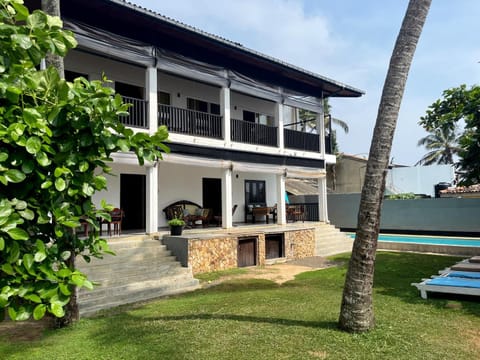 Property building, Garden, Swimming pool