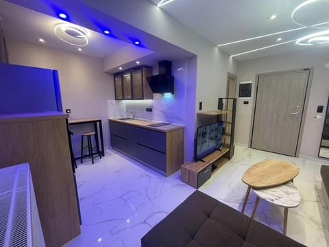 TV and multimedia, Kitchen or kitchenette, Seating area