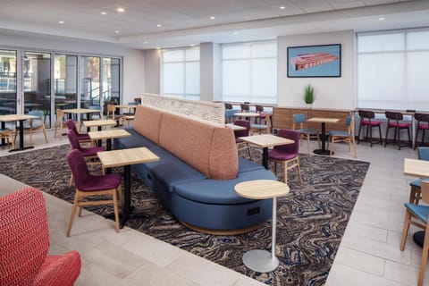 Communal lounge/ TV room, Lobby or reception, Seating area