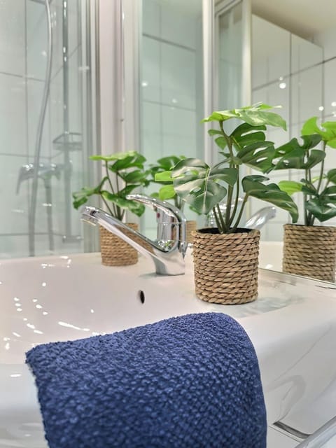 Bathroom, towels