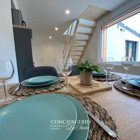 Dining area, dishwasher