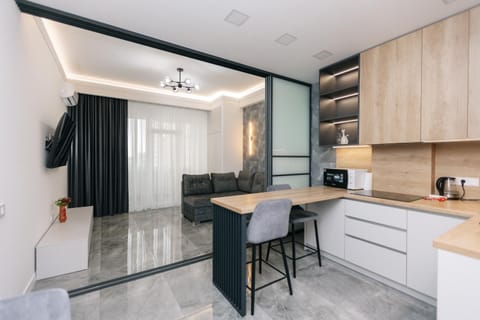 Coffee/tea facilities, Dining area, minibar, stove