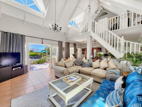 Communal lounge/ TV room, Living room, Seating area