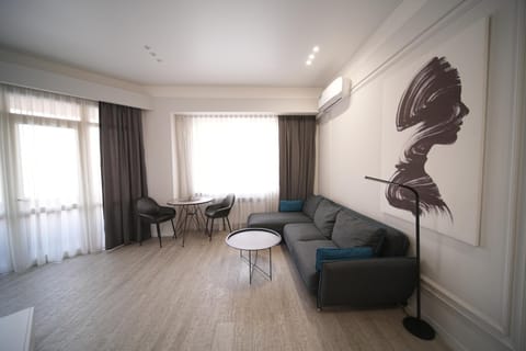 Living room, Dining area, internet, air conditioner
