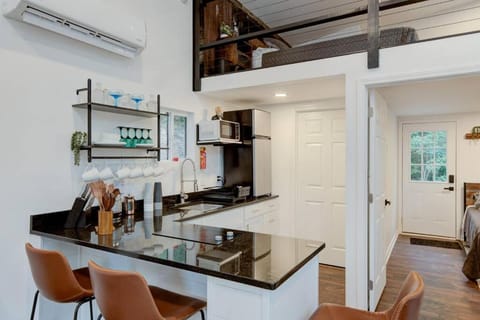 Kitchen or kitchenette, Living room, Seating area, stove