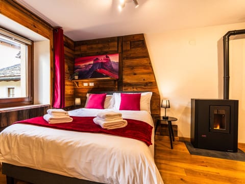Bed, TV and multimedia, Photo of the whole room, Bedroom, towels