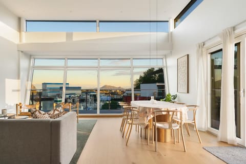 Day, Living room, Seating area, Dining area