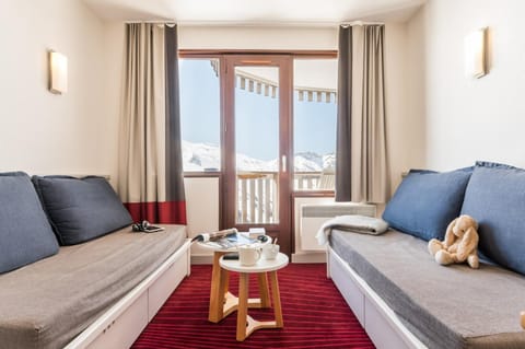 Bed, kitchen