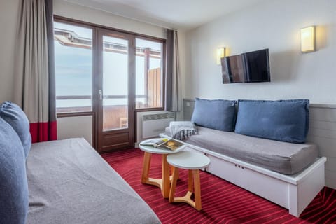 Bed, kitchen