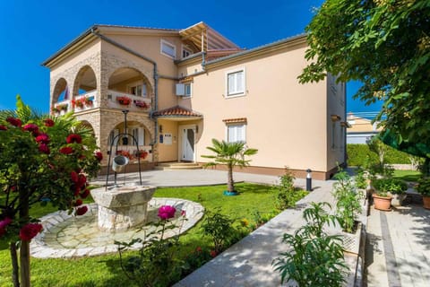 Property building, Summer, Garden