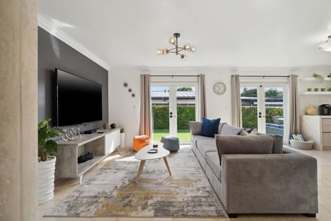 6-BD 3-BA Dreamy Vacation Retreat in Coral Terrace House in Miami