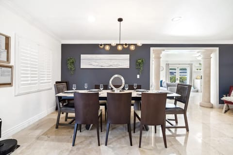 6-BD 3-BA Dreamy Vacation Retreat in Coral Terrace House in Miami