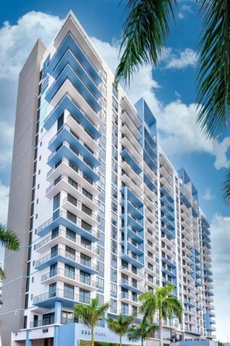 Wonderful 2 bedroom Apartment in Downtown Doral Apartment in Doral