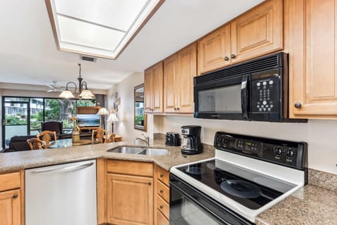 Resort Views Quiet Back End of the Park Shore Resort House in Naples