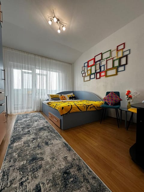 Bed, Living room, Photo of the whole room, Seating area, Bedroom