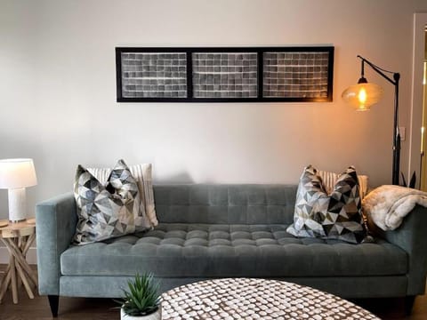 Cozy 2 Bedroom 2 Bathroom Condo with Pool, Gym, Spa Apartment hotel in Westwood