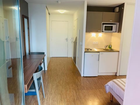 Studio Harmonie Confluence Lyon City et piscine chauffante Apartment in Lyon