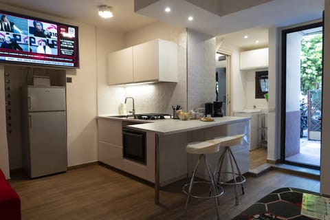 TV and multimedia, Kitchen or kitchenette, Dining area, oven, stove
