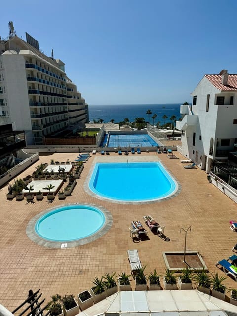 Beach, Pool view, Sea view, Swimming pool, Location, sunbed