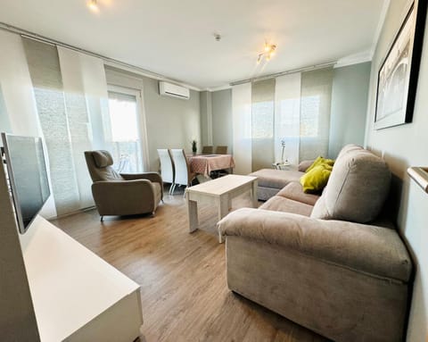 TV and multimedia, Living room, Lounge or bar, Seating area