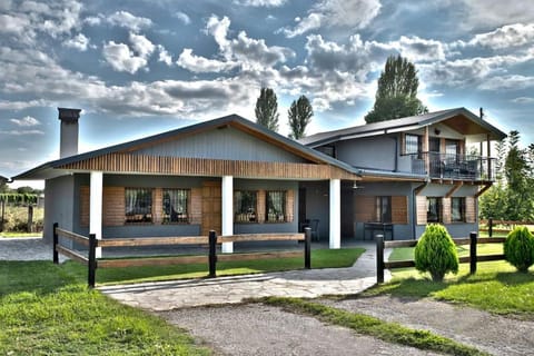Property building, Spring, Day, Natural landscape, Garden, Garden view