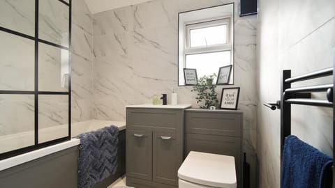 Modern Luxury Home - Pool Table - Sleeps 5 House in Bassetlaw District