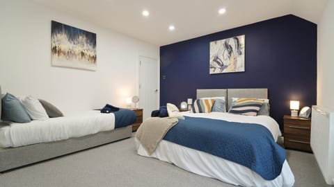 Modern Luxury Home - Pool Table - Sleeps 5 House in Bassetlaw District