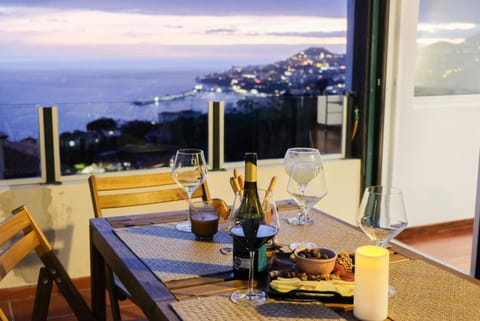 View (from property/room), Balcony/Terrace, Food and drinks, Dining area, Sea view, Sunset