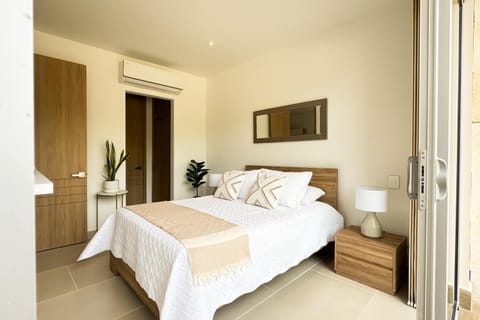 Bed, Photo of the whole room, Bedroom, wardrobe, air conditioner