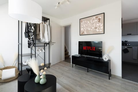 TV and multimedia, Living room, Seating area, wardrobe