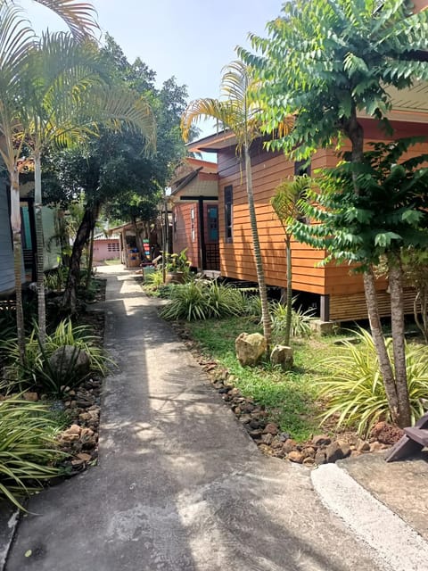 Property building, Day, Garden, On site, Garden view