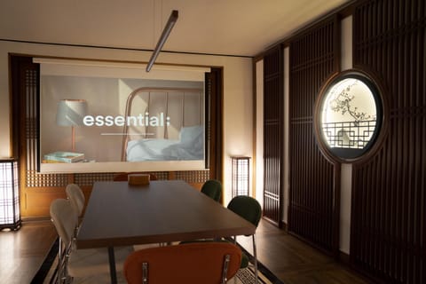 TV and multimedia, Living room, Seating area, Dining area