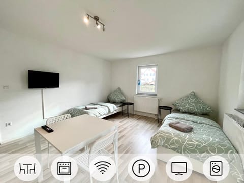 TV and multimedia, Photo of the whole room, Bedroom