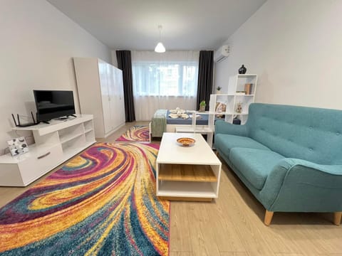 Communal lounge/ TV room, Bed, TV and multimedia, Living room, Photo of the whole room, Seating area, Bedroom