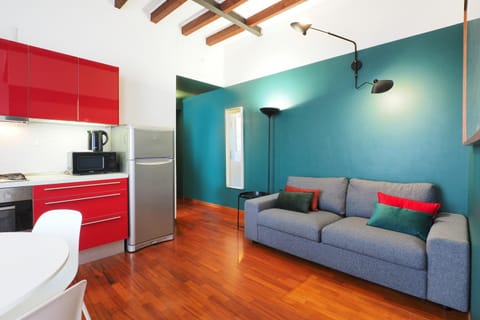 Kitchen or kitchenette, Living room, Seating area, oven, stove